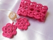 Duo bracelet et boucles d'oreille au crochet rose vif 