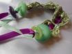 Bracelet , au crochet vert ,ruban ,boutons 