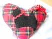 Coussin coeur écossais rouge scottish noir au crochet 