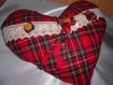 Coussin coeur écossais rouge dentelle lin écrue