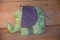 Mister éléphant vert pomme et oreilles violettes étoilées 