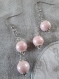 B404- boucles d'oreilles en métal argenté avec deux perles en céramique rose pâle de style romantique 