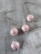 B404- boucles d'oreilles en métal argenté avec deux perles en céramique rose pâle de style romantique 