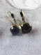 B614- boucles d'oreilles dormeuses en métal de couleur bronze avec un cabochon en verre avec motifs géométriques 