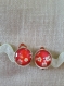 B205 - amusantes boucles d'oreilles en métal argenté avec un cabochon en verre rouge à petites fleurs de style bohême 