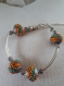 Br149- bracelet en métal argenté et perles indonésiennes orange à strass de style fantaisie 