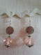 B293 - magnifiques boucles d'oreilles de style romantique en métal argenté avec une perle en verre rose 