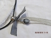 C70 - magnifique collier en métal argenté, cuir noir et perle en verre 