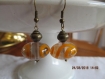 B630- boucles d'oreilles en métal de couleur bronze de style vintage avec une perle lampwork en verre transparente avec 