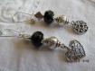 B436- magnifiques boucles d'oreilles de style romantique avec une perle en cristal noir et ses breloques 