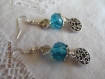 B426- magnifiques boucles d'oreilles de style romantique en métal argenté avec une perle en verre turquoise de 12 mm 