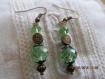 B153- magnifiques boucles d'oreilles de style vintage en métal de couleur bronze avec deux perles en cristal de couleur verte 