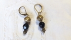 B382 - magnifiques boucles d'oreilles en métal de couleur bronse de style vintage avec une perle facettée en onyx noir 