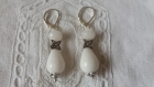 B380- magnifiques boucles d'oreilles de style romantique en métal argenté avec une perle de jade blanc neige forme 