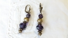 B356- magnifiques boucles d'oreilles de style vintage en métal de couleur bronze avec deux perles en cristal mauve 