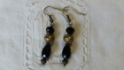 B353- magnifiques boucles d'oreilles de style vintage en métal de couleur bronze avec deux perles en cristal de couleur noire 