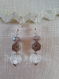 B677 - magnifiques boucles d'oreilles de style romantique en métal argenté avec deux perles en cristal 