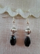 B279- magnifiques boucles d'oreilles de style bohême en métal argenté avec une perle en verre en forme de goutte noire 