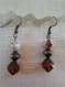 B251 - magnifiques boucles d'oreilles de style vintage en métal de couleur bronze avec des perles en verre et métalliques 