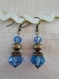 B250 - magnifiques boucles d'oreilles de style vintage en métal de couleur bronze avec deux perles en cristal de couleur bleue 