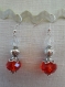 B238 - magnifiques boucles d'oreilles en métal argenté de style romantique avec deux perles en verre rouge et transparent 