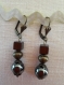 B218- magnifiques boucles d'oreilles de style vintage en métal de couleur bronze avec deux perles en hématite naturelle noires 