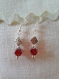 B132 - magnifiques boucles d'oreilles en métal argenté style romantique avec perle en cristal de couleur rouge 