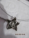C7 - collier en acier avec une fleur en pendentif en métal argenté vieilli 