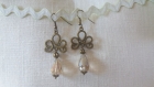 B20- magnifiques boucles d'oreilles en métal de couleur bronze de style vintage avec une perle en cristal de swarovski couleur 