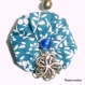 Boucle d'oreille fleur liberty bleu, blanc et breloque bronze - 608 - 