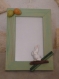 Cadre photo en bois peint en vert avec des oeufs et lapin pour paques 