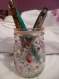 Petit pot en verre décorer de paillettes de coeur d une coccinelle et du rafia 
