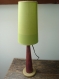 Lampe violine avec grand abat-jour vert 