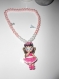 Bijoux bracelet, collier perle elastique avec sa figurine poupée