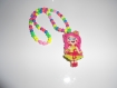 Collier poupée princesse coloré avec ses perles fluos
