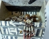 Boîte à bijoux forme maison en tissu africain 