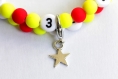 Bracelet d'allaitement sur fil à mémoire de forme de 55mm avec perles en acrylique de couleur jaune et rouge 