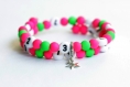 Bracelet d'allaitement sur fil à mémoire de forme de 55mm avec perles en acrylique de couleur rose et vert 