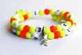 Bracelet d'allaitement sur fil à mémoire de forme de 55mm avec perles en acrylique de couleur jaune et orange 