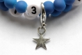 Bracelet d'allaitement sur fil à mémoire de forme de 55mm avec perles en acrylique de couleur bleu 