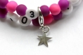 Bracelet d'allaitement sur fil à mémoire de forme de 55mm avec perles en acrylique de couleur violet et rose 