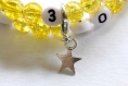 Bracelet d'allaitement sur fil à mémoire de forme de 55mm avec perles en verre craquelée de couleur jaune 