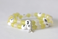 Bracelet d'allaitement sur fil à mémoire de forme de 55mm avec perles en acrylique de couleur jaune et blanc 