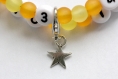 Bracelet d'allaitement sur fil à mémoire de forme de 55mm avec perles en acrylique de couleur orange et jaune 