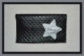 Porte chéquier simili cuir avec une décoration étoile de différentes couleurs 