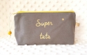 Trousse personnalisée " super tata " toile coton gris fermeture jaune texte doré 