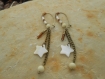 Grandes boucles d'oreille pendantes avec perles et breloques 