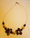 Collier monté sur câble perles variées (papillon, noir, or) 