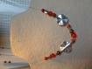 Collier monté sur câble perles variées (rouge, gris) 