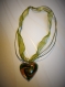 Collier avec pendentif coeur en verre vert et doré 